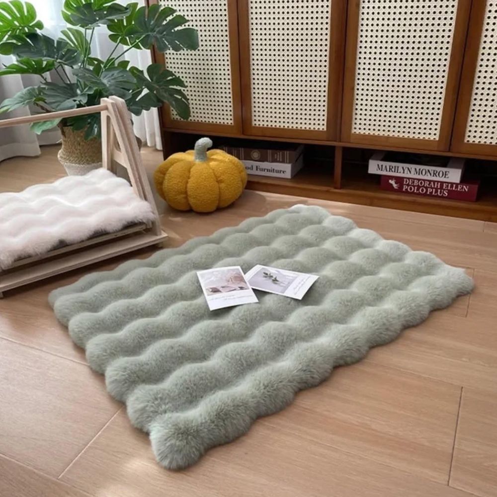 Plush Faux Fur Pet Mat – Non-Slip Microfiber Dog & Cat Bed, Machine Washable